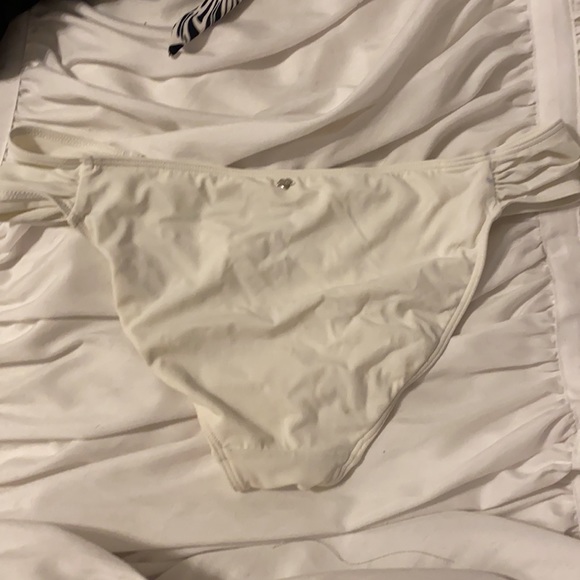 Victoria’s Secret Pink bikini bottoms - Picture 2 of 2